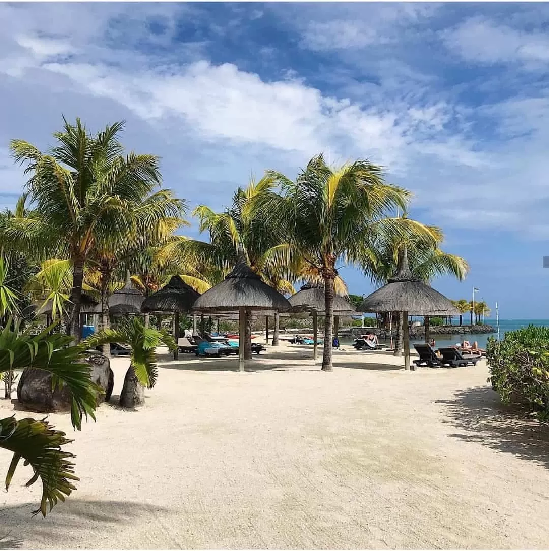 Laguna Beach Hotel & Spa: Family-Friendly Accommodation in Mauritius