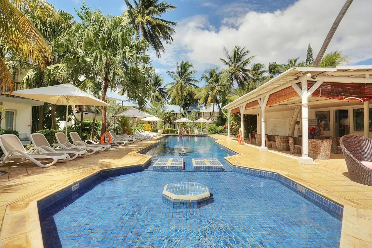 Cocotiers Hotel Mauritius swimming pool view