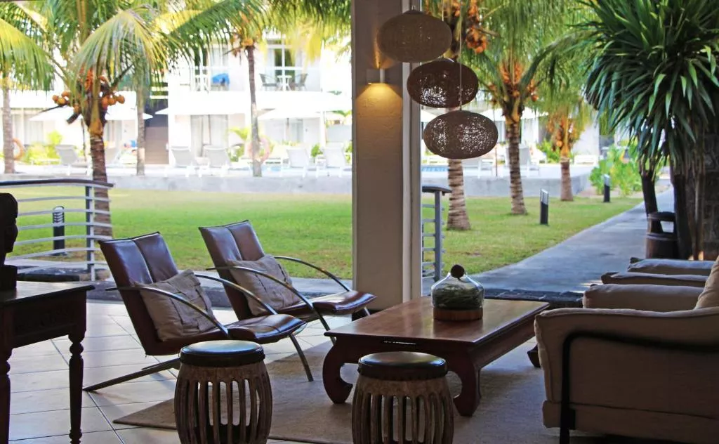 Villas Mon Plaisir hotel with outdoor pool, beach chairs, and tropical garden