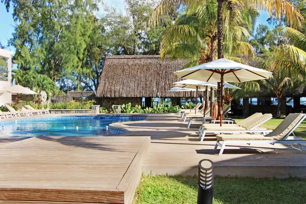 Villas Mon Plaisir hotel with outdoor pool, beach chairs, and tropical garden