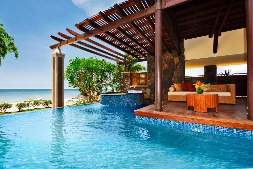 Luxury Beachfront Jet Pool Suite (On Request)